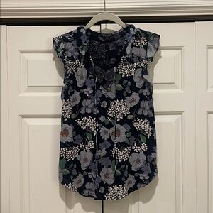 LUCKY Floral Sleeveless Top - Navy and White floral